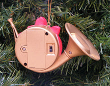 Load image into Gallery viewer, KSA VINTAGE 1995 MERRY MELODY FRENCH HORN MUSICAL CHRISTMAS ORNAMENT