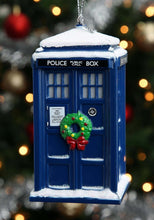 Load image into Gallery viewer, KURT ADLER DOCTOR WHO LIGHT-UP TARDIS w/WREATH CHRISTMAS ORNAMENT DW1162