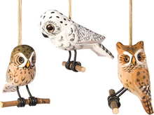 Load image into Gallery viewer, GALLERIE II SET OF 3 HAND CARVED 3" WOODEN OWL WOODLAND BIRD CHRISTMAS ORNAMENTS