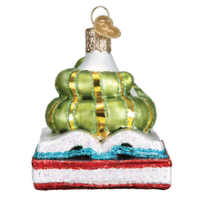 Load image into Gallery viewer, OLD WORLD CHRISTMAS BOOKWORM "AVID READER" CHRISTMAS ORNAMENT 12514
